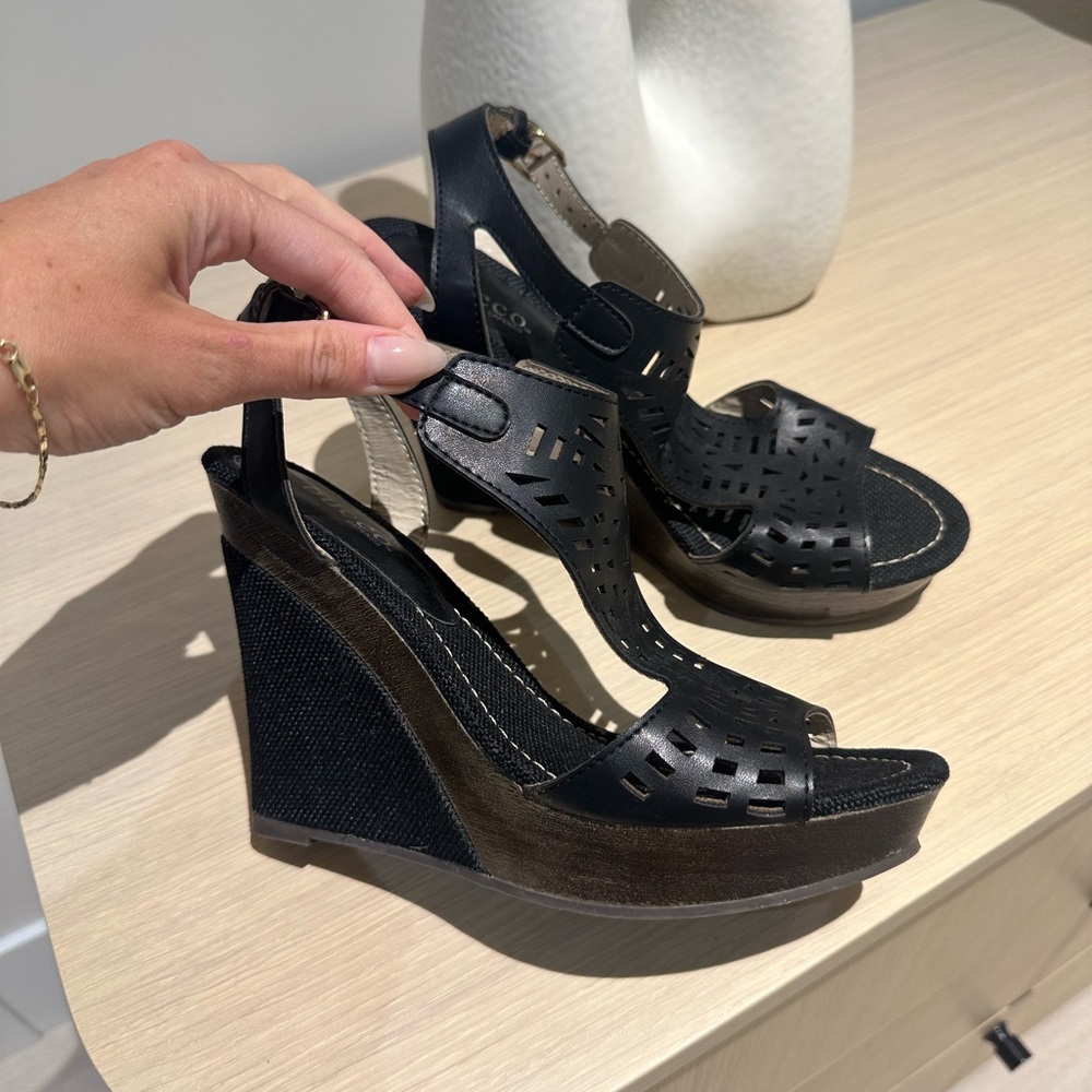 Bucco Capensis laser cut wedge sandal